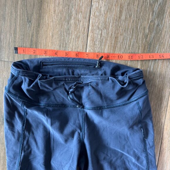 Lululemon navy cropped leggings with mesh on the back of the leg. size 6 - Picture 5 of 8
